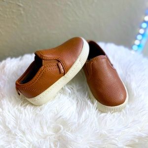 Carter’s toddler boy shoe.